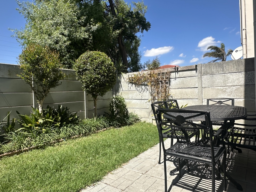To Let 2 Bedroom Property for Rent in Parklands Western Cape